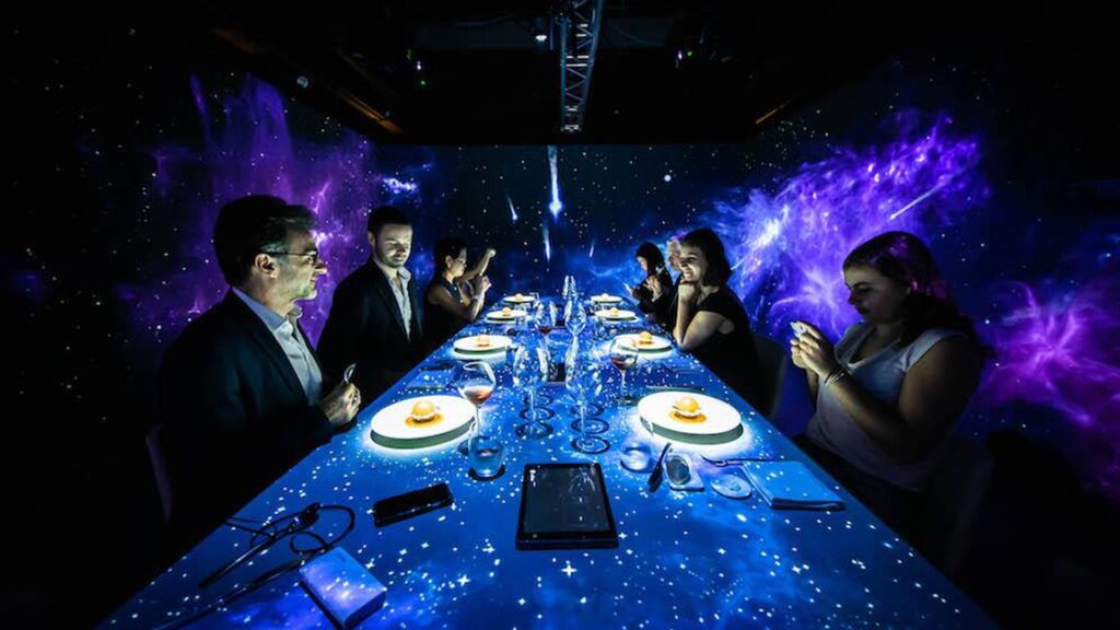 Immersive Dining Table – Holografik Projeksiyonlu Etkileşimli Yemek Deneyimi