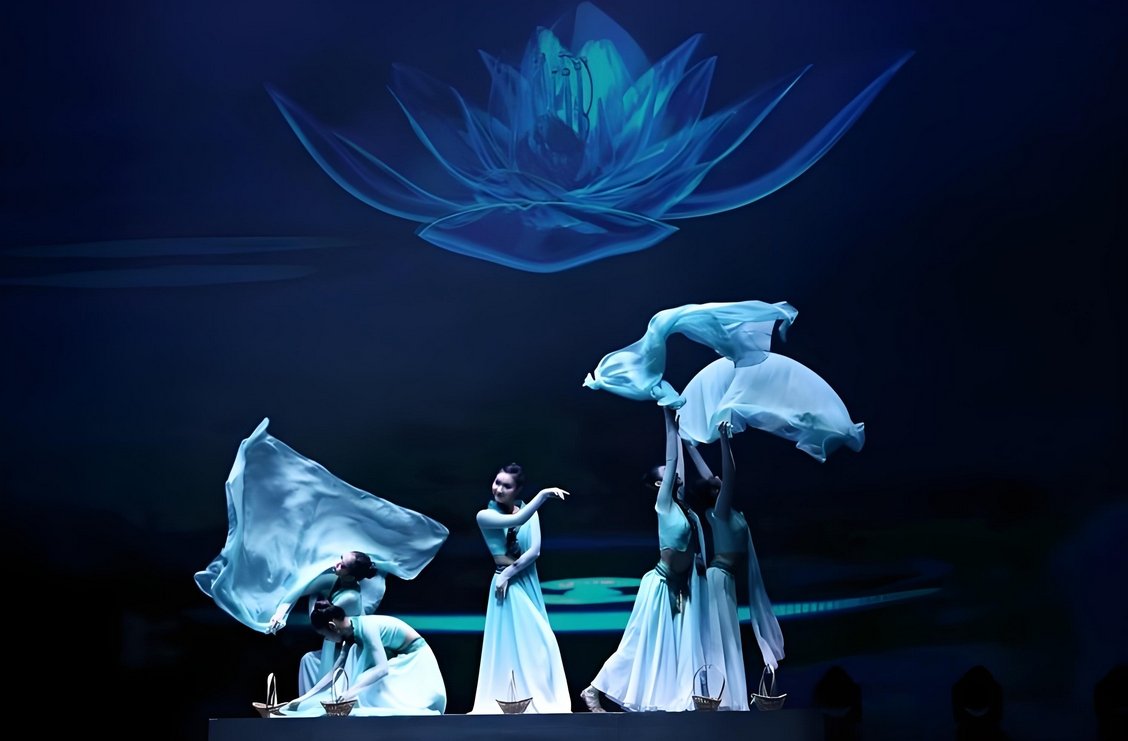 Holografik Dans Gösterisi – Özel Projeksiyon Planları ile Etkileşimli Performans