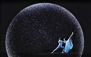 Holografik Dans Gösterisi – Özel Projeksiyon Planları ile Etkileşimli Performans