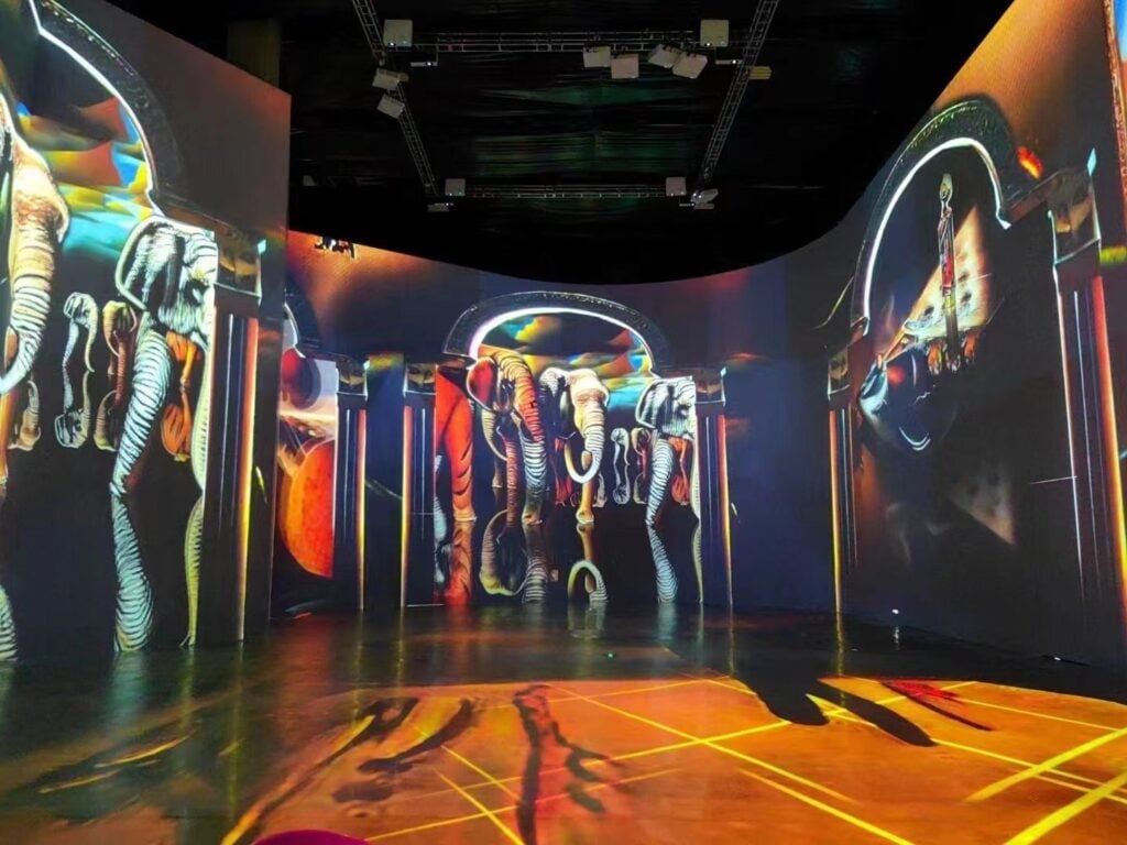 Immersive Art Showroom – 3D 360° Holografik Projeksiyon Deneyimi