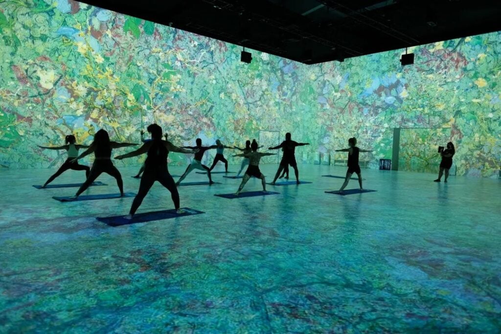 3D Immersive Yoga Studio – Sanat ve Projeksiyon Mapping ile Etkileşimli Stüdyo